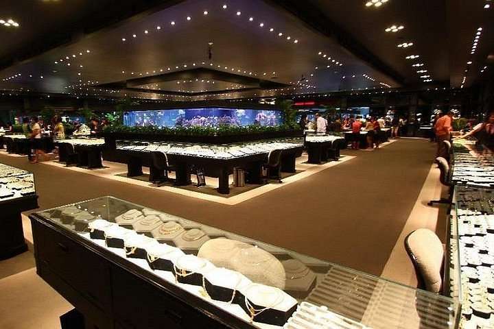 "Gems Gallery Pattaya: Discover dazzling gemstones and artistry in this unique attraction. Plan your visit to uncover the brilliance!"