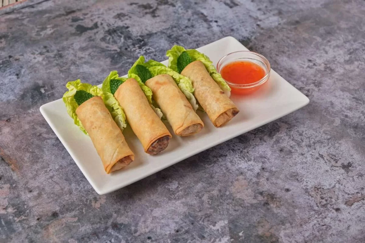 Discover the mouthwatering Poh Pia Tod in Pattaya - traditional Thai spring rolls packed with flavor. Explore recipes, variations, and top spots to try this delectable dish.